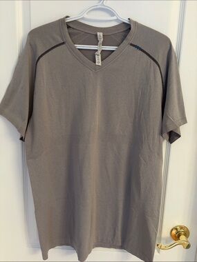 Lululemon Men's V-Neck Performance Shirt - Gray